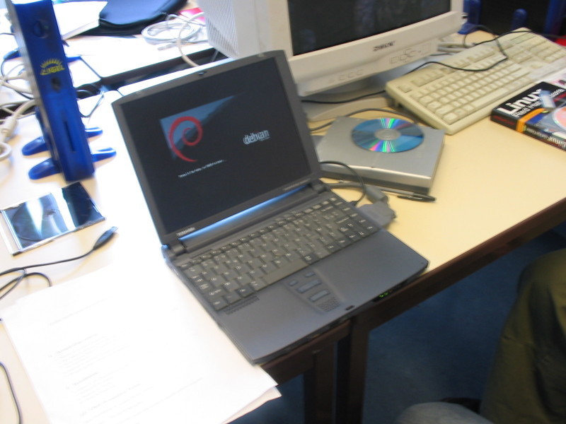 Une mini-Debian sur un mini-portable