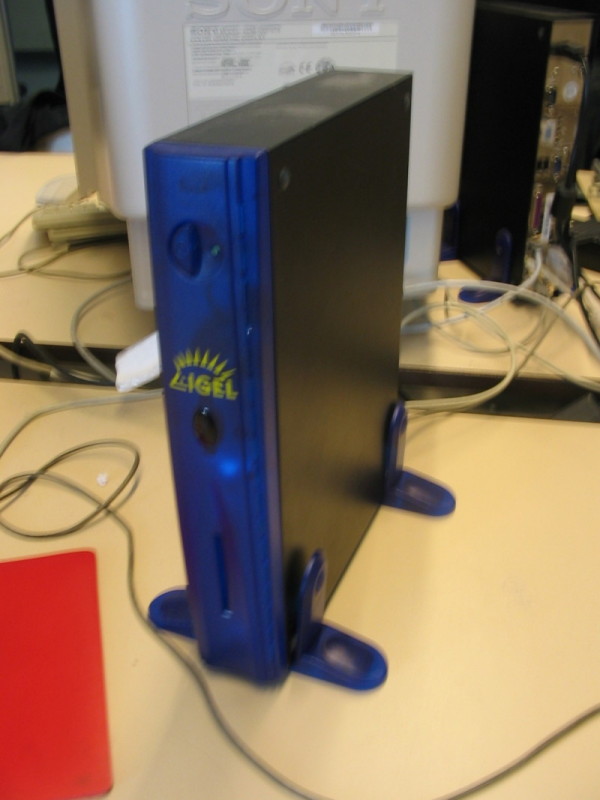 Ciel ! Un terminal LIGEL (tm)...
