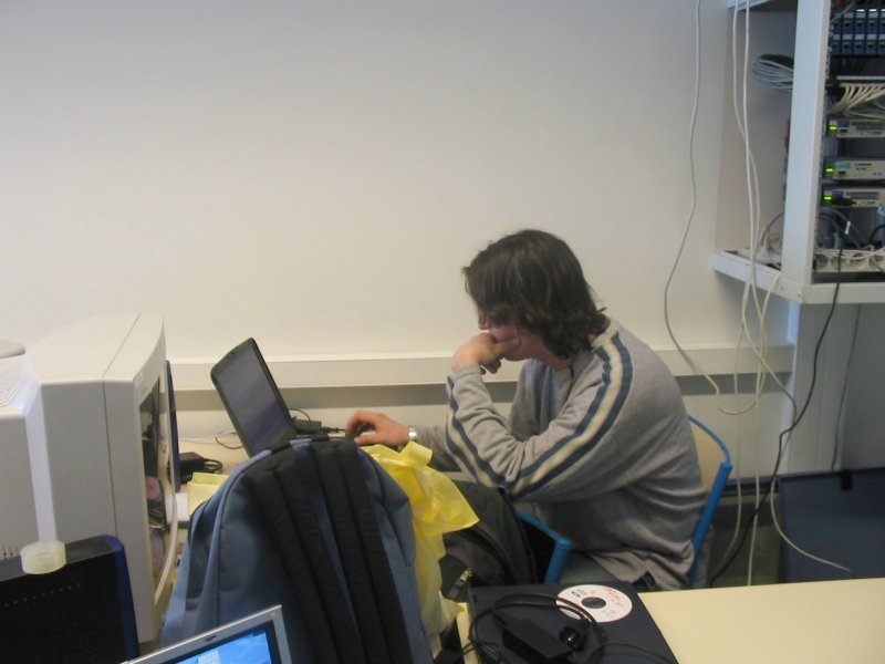 Howto : "configuring a DHCP server"...